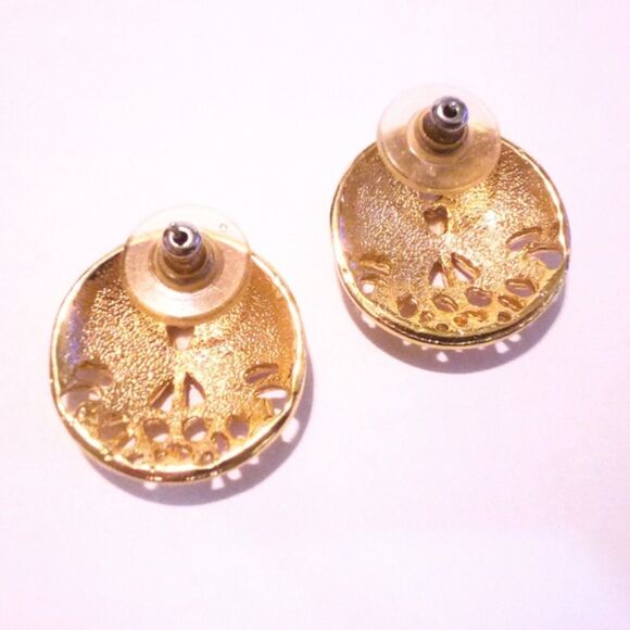 Vintage Petite Sophisticates NOS Gold Tone Enamel Earrings - Picture 5 of 6